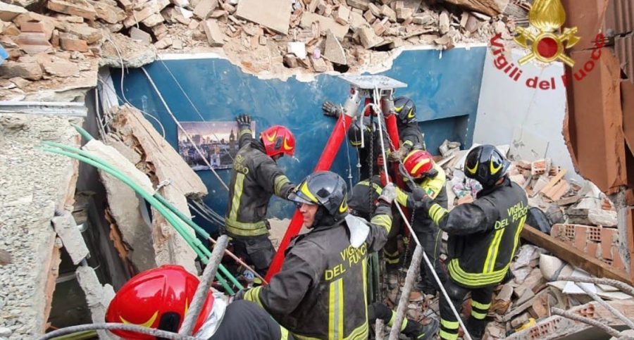 Turin building collapses, boy dead. Image: Twitter Vigili del Fuoco
