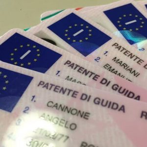 Italy extends UK driving licence use to end of 2022