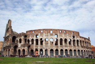 Roman monuments: the colosseum