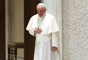 Pope Francis prays for peace and thanks Poland for their assistance