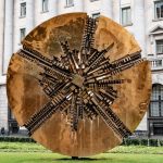 Disco grande by arnaldo Pomodoro