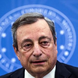 Draghi government's in danger of collapse
