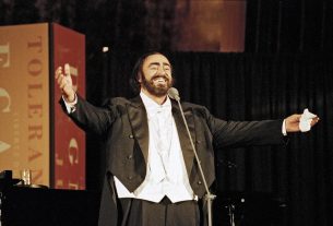 Pavarotti performing at UN event. Image credit: United Nations Photo on Flickr.com under creative commons license.