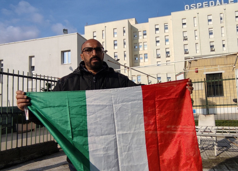 Moroccan street seller given Italian citizenship for saving a doctor.