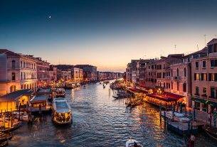 Venice at night-time along the Grand Canal. Venice day-visitor fee back for 2026 for 60 days