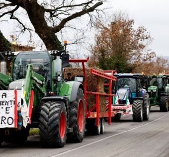Tractor protests over pesticide law, fuel prices and other issues