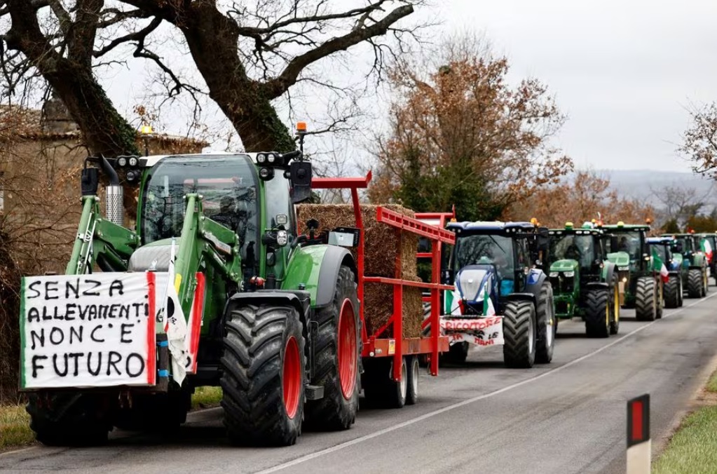 Tractor protests over pesticide law, fuel prices and other issues