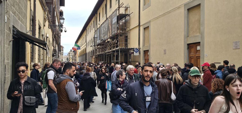 Queues for the Accademia on 3rd April 2024