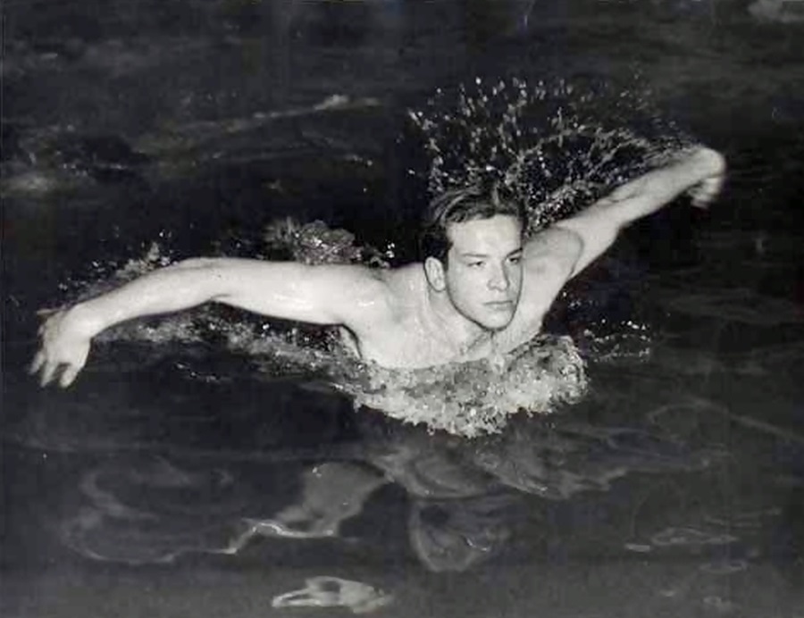 Carlo Pedersoli (Bud Spencer) in 1950
By Unknown author - Italian Wikipediahttp://www.comune.torino.it/archiviostorico/mostre/antologia_immagini_2004/pannello3.html, Public Domain, https://commons.wikimedia.org/w/index.php?curid=27281283