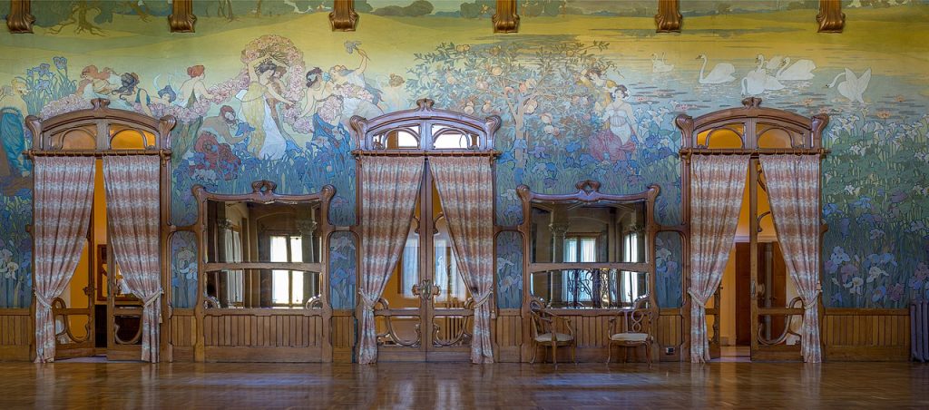 Salon of the Grand Hotel Villa Igiea in Palermo by Ernesto Basile (1899-1900), with symbolist murals. Credit: Wolfgang Moroder. Own work, CC BY-SA 3.0, https://commons.wikimedia.org/w/index.php?curid=74481227
