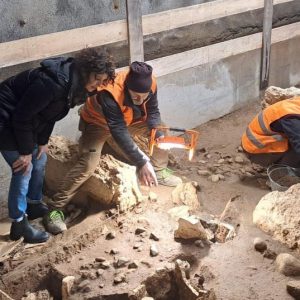 The vice president and councilor of culture in Trento, Francesca Gerosa, visits the excavation site. Press Office of the Provincial Council of Trento Archive