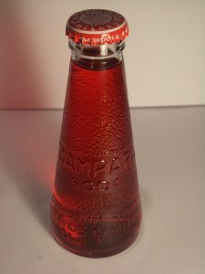 Depero's Campari Soda bottle.
De The original uploader was Razzairpina de Wikipedia en italiano. - Transferido desde it.wikipedia a Commons por Daehan., Dominio público, https://commons.wikimedia.org/w/index.php?curid=29334818