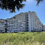 Vela Scampia. The Yellow Sail is being demolished today. Creative Commons credit: Wikipedia Atribución 4.0 Internacional.