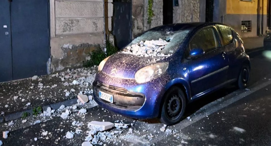 Easthquake in Campi Flegrei shakes Naples Credit: Alessandro Garofalo/LaPresse/REX/Shutterstock)