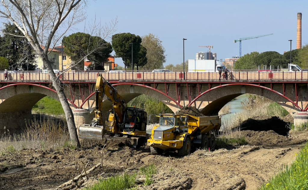 Bulldozers along the Savio. Image credit: Regione di Emilia Romagna