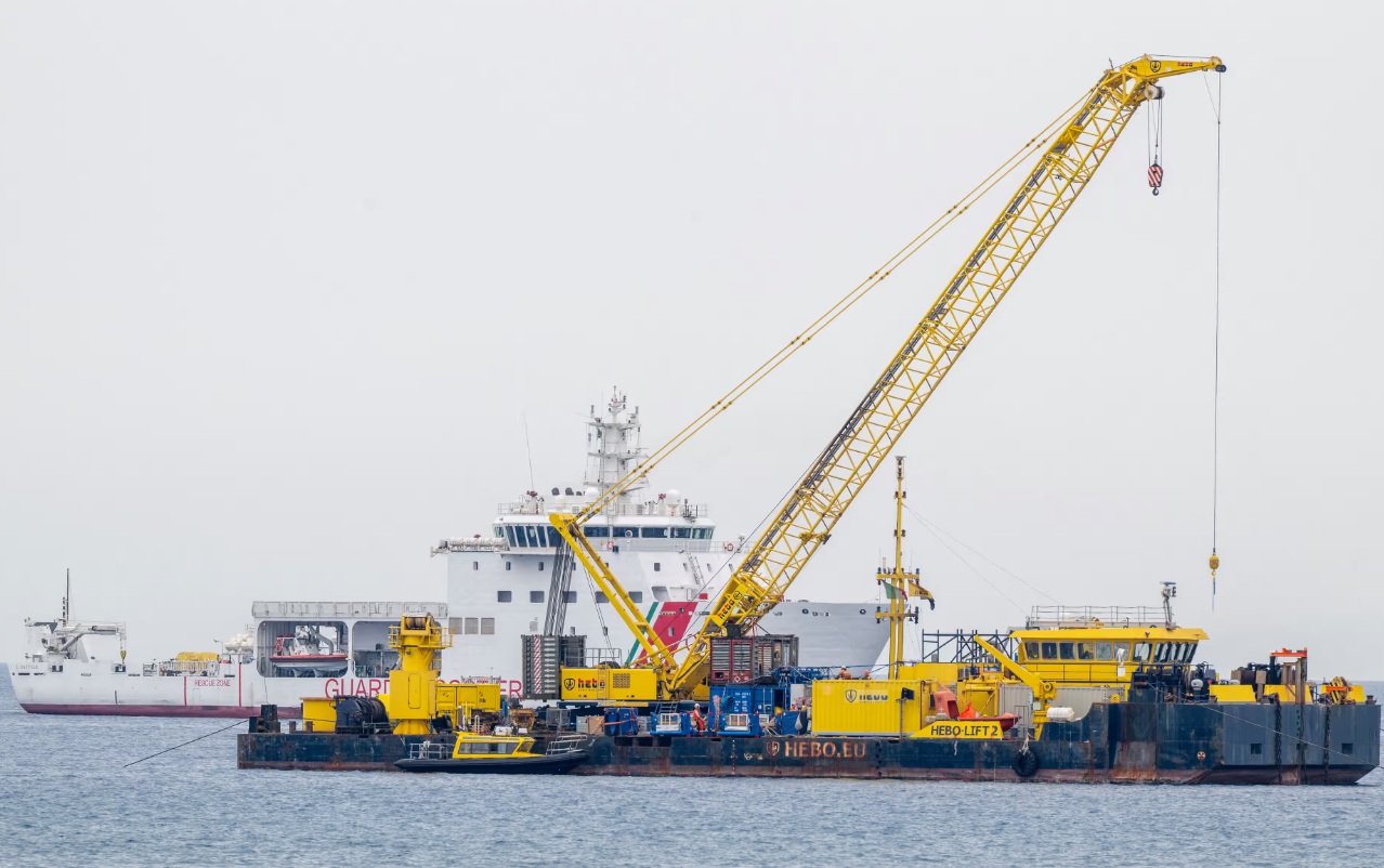 salvage operation of Bayesian superyacht during which a diver died Photograph: Giovanni Isolino/AFP/Getty Images