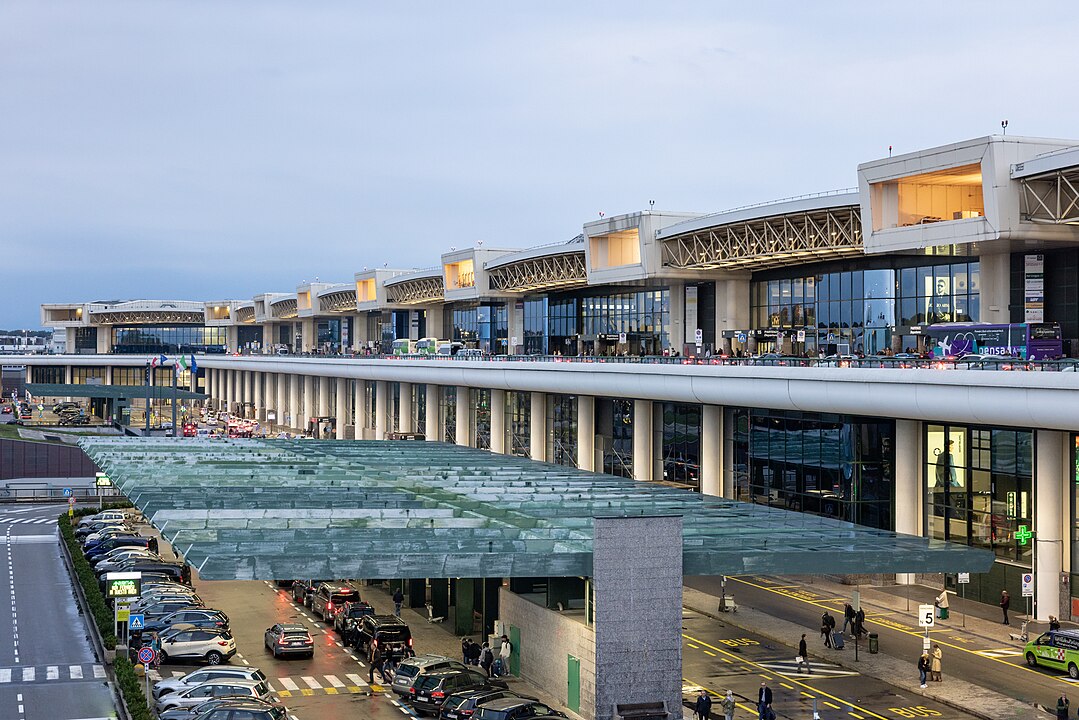 Milan Malpensa suffered a radar blackout on Saturday evening. A chinese man was arrested on US espionage warrant at Malpensa. Image: By Arne Müseler / www.arne-mueseler.com, CC BY-SA 3.0 de, https://commons.wikimedia.org/w/index.php?curid=124379962