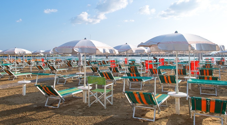 empty beaches italy