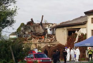 Three police killed during eviction near Verona