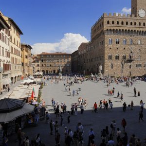 Florence to restrict outdoor dining structures in UNESCO areas Florence's Piazza della Signoria with outdoor dining structures