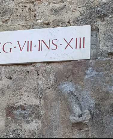 Phallus on a street wall in Pompeii. Image credit: https://www.flickr.com/photos/edbierman/30532890092