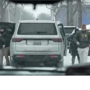 Screenshot from video of ICE agents threatening Italian journalist. Image credit: https://www.instagram.com/inmezzorarai/