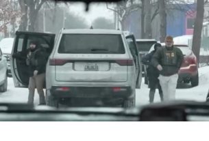 Screenshot from video of ICE agents threatening Italian journalist. Image credit: https://www.instagram.com/inmezzorarai/