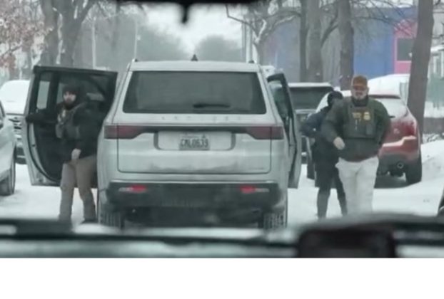 Screenshot from video of ICE agents threatening Italian journalist. Image credit: https://www.instagram.com/inmezzorarai/