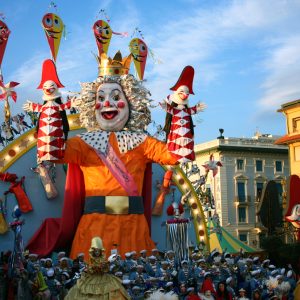 Carnival of Viareggio By Giulia - master of puppets, CC BY 2.0, https://commons.wikimedia.org/w/index.php?curid=10108064