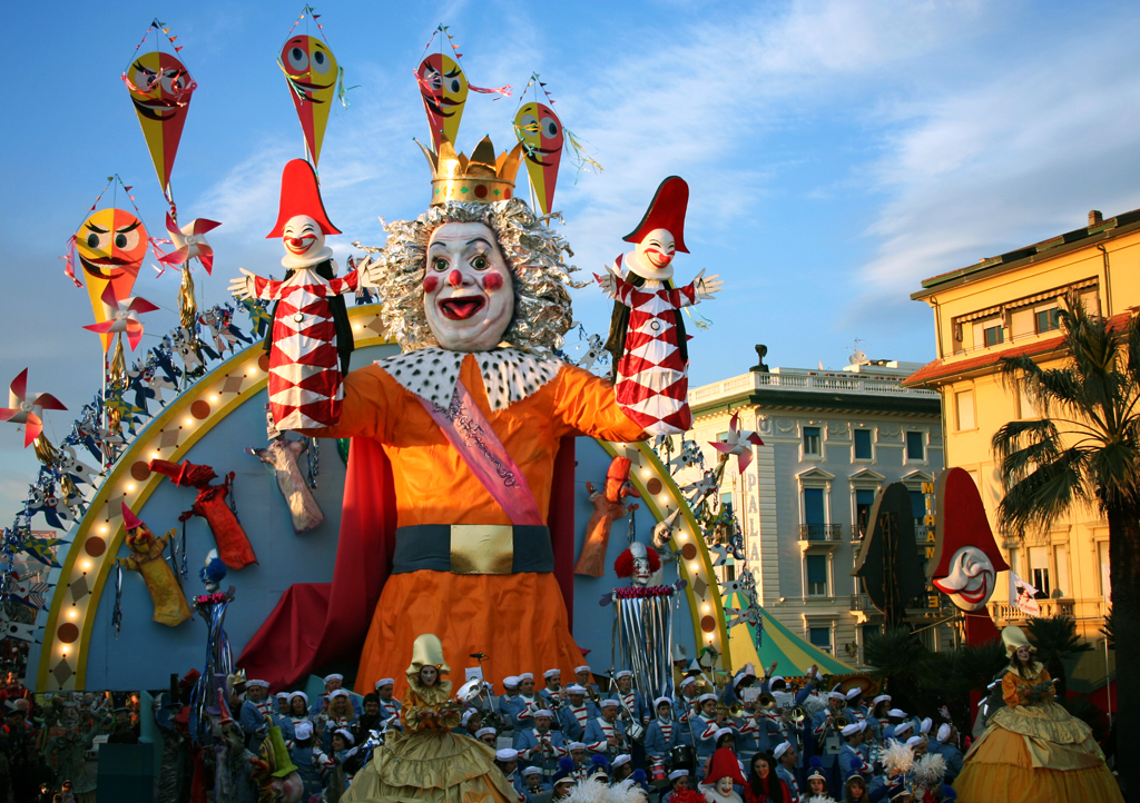 Carnival of Viareggio By Giulia - master of puppets, CC BY 2.0, https://commons.wikimedia.org/w/index.php?curid=10108064