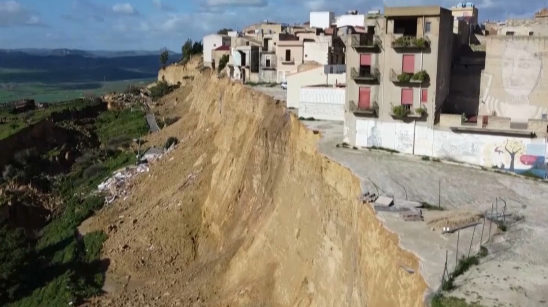 Niscemi landslide leaves town on cliff edge