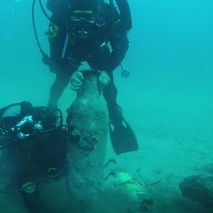 Amphorae in Roman-era shipwreck Cover Image Credit: Italian Ministry of Culture Via Facebook