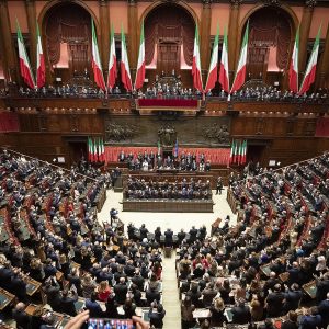 How the Italian government works. Image shows The Italian parliament in joint session for the inauguration of President Sergio Mattarella (3 February 2022) By Quirinale.it, Attribution, https://commons.wikimedia.org/w/index.php?curid=114948448