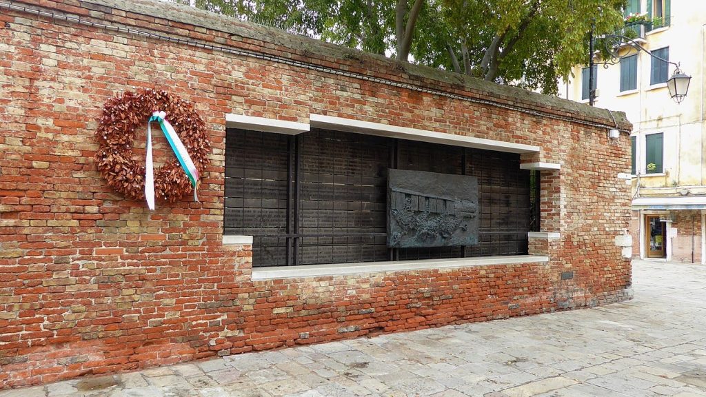 The memorial to victims of the Holocaust in the Venetian Ghetto By User:Ethan Doyle White, CC BY-SA 4.0, https://commons.wikimedia.org/w/index.php?curid=69574386