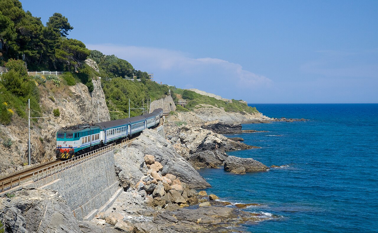 northern Italy sea trains start their 2026 services this weekend. By Kabelleger / David Gubler (http://www.bahnbilder.ch) - http://www.bahnbilder.ch/picture/8276, CC BY-SA 3.0, https://commons.wikimedia.org/w/index.php?curid=17185297