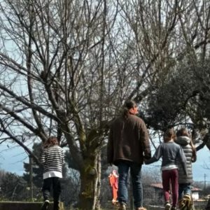 juvenile court l'aquila removes mother from children. British father asks for end to protests