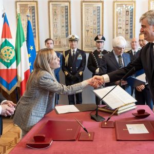 Mazzi is sworn in as the new Minister of Tourism. Image credit: Facebook - Giorgia Meloni