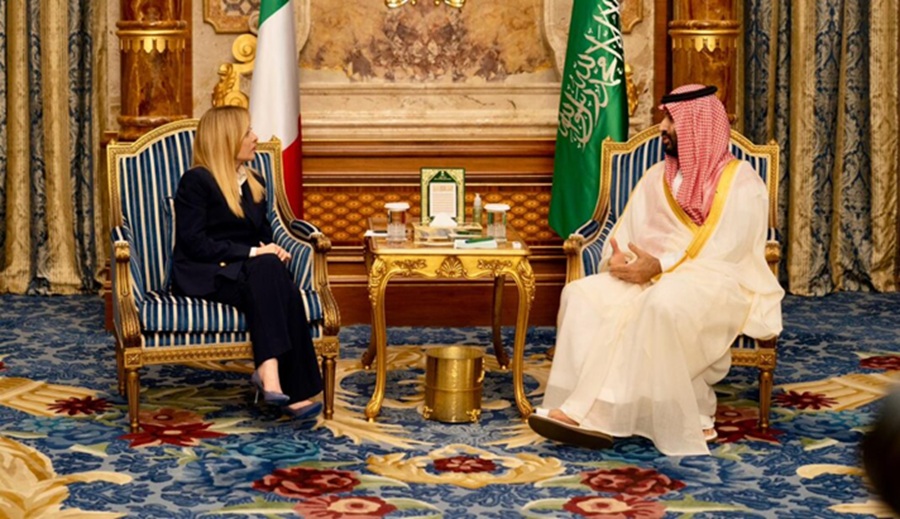 Prime Minister Giorgia Meloni, visiting Saudi Arabia, met with Crown Prince Mohammed bin Salman. It is part of her 2-day Gulf Tour. Image credit: Palazzo Chiggi