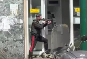 bank robbers hold hostages at credit agricole naples