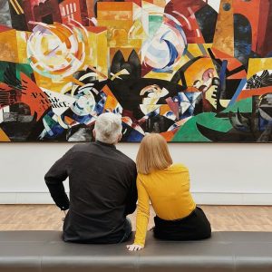 people looking at art. University of Pisa is carrying out a atudy on neuraesthetics. Photo by Uğurcan Özmen: https://www.pexels.com/photo/people-looking-at-painting-in-art-gallery-16842473/
