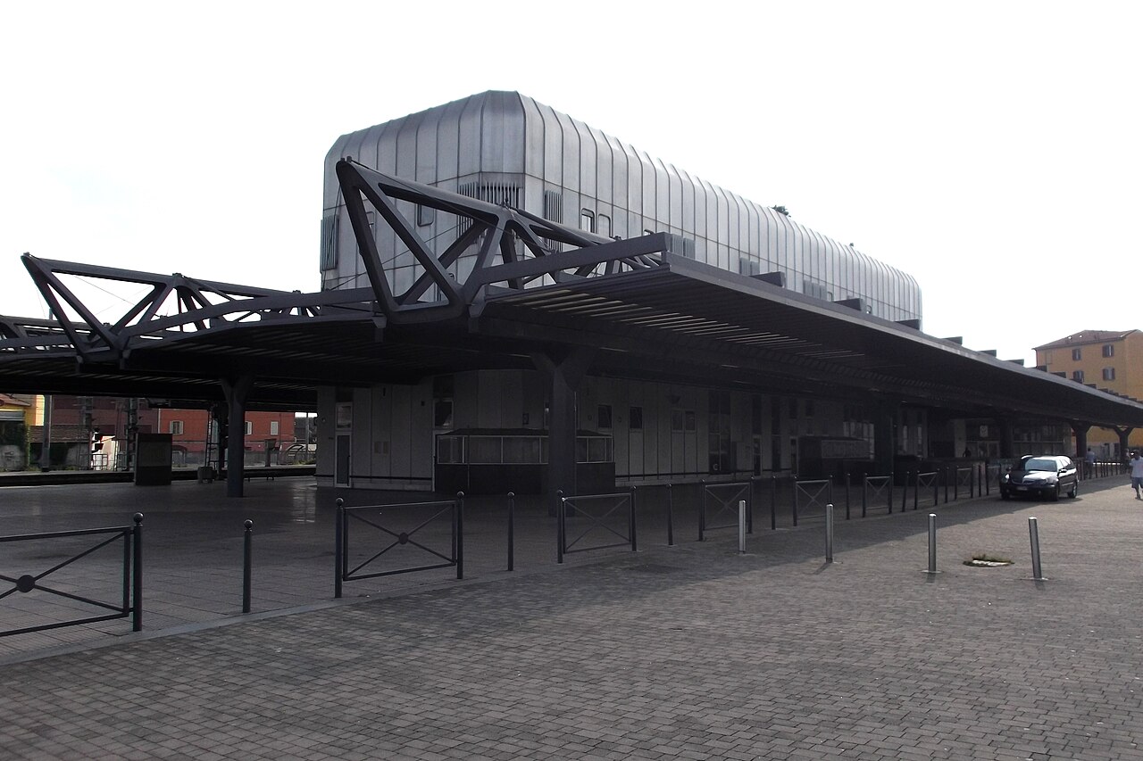 Milan Certosa station By Sergio D’Afflitto, CC BY-SA 4.0, https://commons.wikimedia.org/w/index.php?curid=40771908