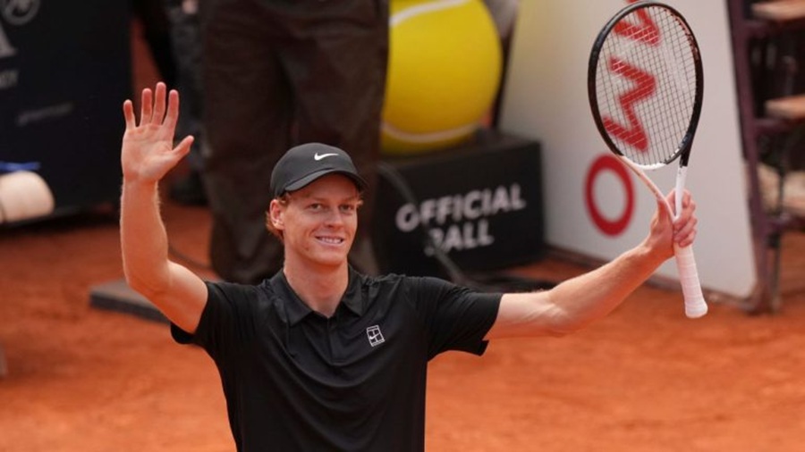 Jannik Sinner beats Medvedev in the Italian Open semi-final 2026. Image credit: AP Photo/Andrew Medichini