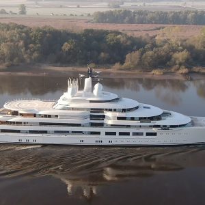 Maegayacht Scheherazade, one of the assets believed to be owned by one of the Russian oligarchs, seized by Italy in 2022. By DrDuu 007 - Own work, CC BY-SA 4.0, https://commons.wikimedia.org/w/index.php?curid=107655594