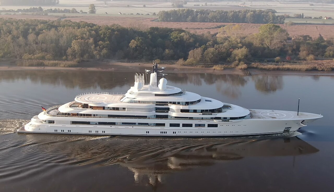 Maegayacht Scheherazade, one of the assets believed to be owned by one of the Russian oligarchs, seized by Italy in 2022. By DrDuu 007 - Own work, CC BY-SA 4.0, https://commons.wikimedia.org/w/index.php?curid=107655594