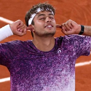 Flavio Cobolli sets up all Italian semi-final at Roland Garros in 2026.