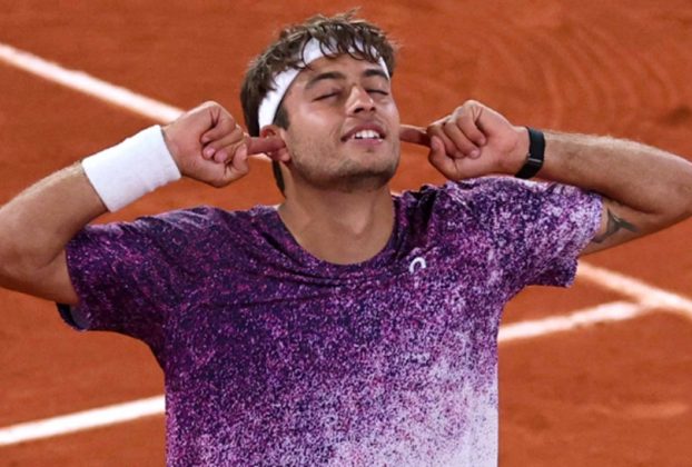 Flavio Cobolli sets up all Italian semi-final at Roland Garros in 2026.