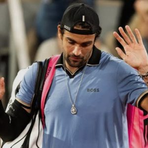Berrettini retires in tears as Arnaldi reaches Roland-Garros semi-final Matteo Berrettini retires with hip injury Photo by Ibrahim Ezzat/NurPhoto via Getty Images