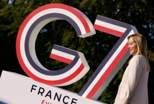 Meloni at G7 in Evian France