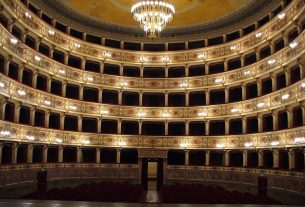 Teatro dell'Aquila, Fermo. One of the condominium theatres recognised by UNESCO. By Alberto Luccaroni (personal page) - Own work, CC BY-SA 3.0, https://commons.wikimedia.org/w/index.php?curid=2805397