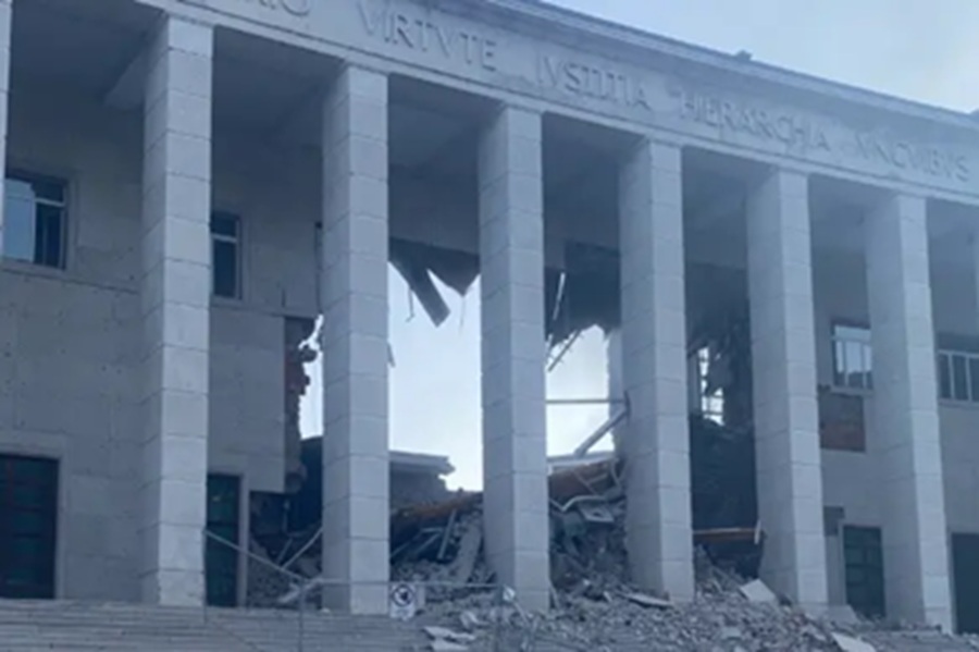 Bolzano courthouse collapses